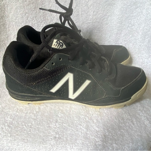 New Balance Other - New Balance Cleats Shoes Boys Size‎ 6 Black Lace Up Sneakers